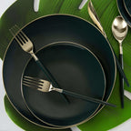 Round Emerald Green and Gold Plastic Plates | 10 Pack